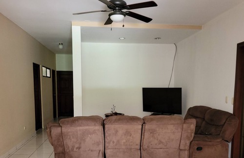 Managua Casa | Casa Entera con Alberca en las Colinas Managua, Apta Para Familias