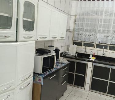 Barra do Garcas Casa | Casa espaçosa, com ar condicionado em todos os quartos