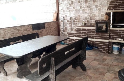 Peruibe Casa | Casa espaçosa, com piscina e churrasqueira.