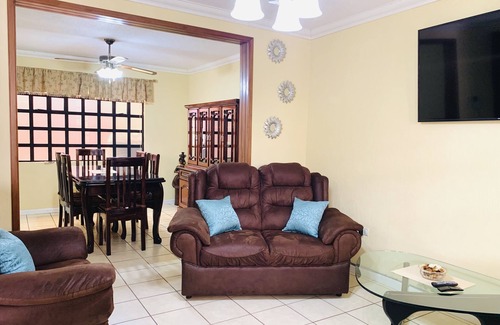 Quetzaltenango Casa | Casa estilo Colonial con 3 habitaciones 2.5 baños