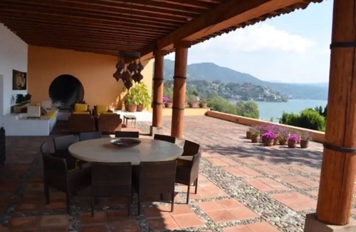 El Santuario Casa | Casa Estilo Mexicano en Valle De Bravo. Vista al Lago