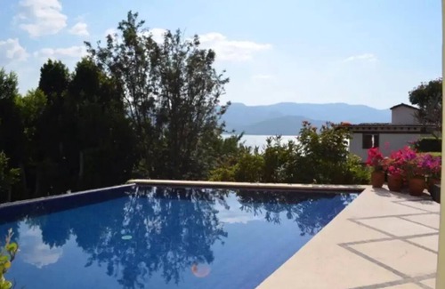 El Santuario Casa | Casa Estilo Mexicano en Valle De Bravo. Vista al Lago