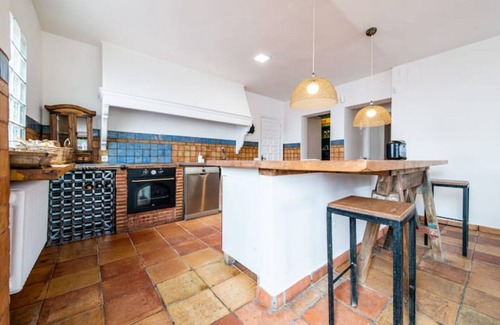 Las Rozas de Madrid Casa | Casa familiar con piscina, jacuzzi y BBQ! Ideal grupos!