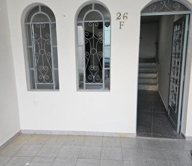 Aparecida Casa | Casa familiar e espaçosa em Aparecida SP, com 3 quartos
