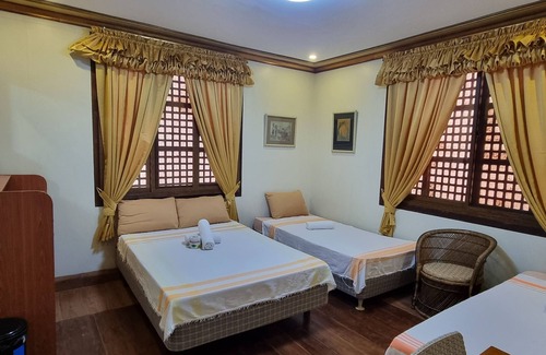 Batac Casa | Casa Familya
