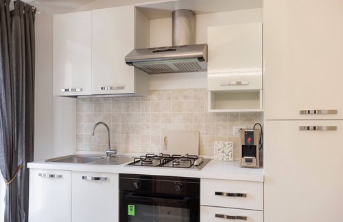 Civitanova Marche Apartamento | Casa Faubert civitanova marche, 20 mt from the sea, pets allowed.