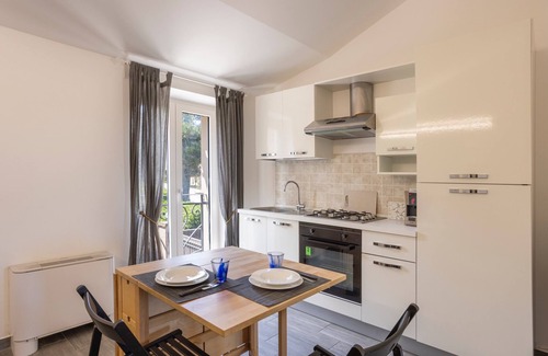 Civitanova Marche Apartamento | Casa Faubert civitanova marche, 20 mt from the sea, pets allowed.