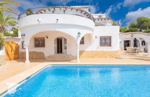 Empedrola Villa | Casa Feliz