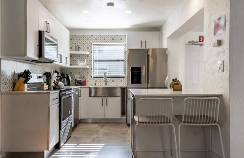Little Ranches Casa | Casa Fillmore - Tropical Escape - Pool, Hot Tub, Mini-Golf, BBQ+