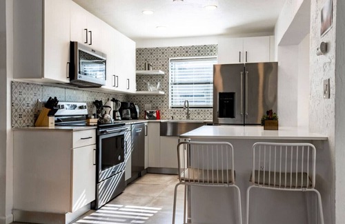 Little Ranches Casa | Casa Fillmore - Tropical Escape - Pool, Hot Tub, Mini-Golf, BBQ+