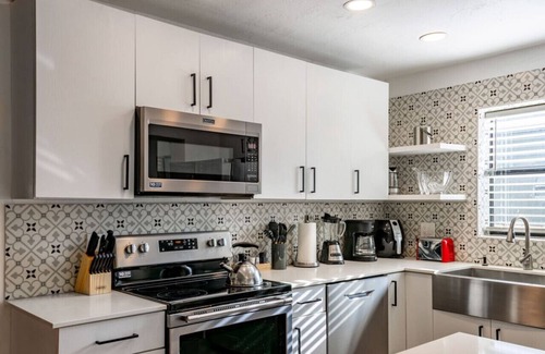 Little Ranches Casa | Casa Fillmore - Tropical Escape - Pool, Hot Tub, Mini-Golf, BBQ+