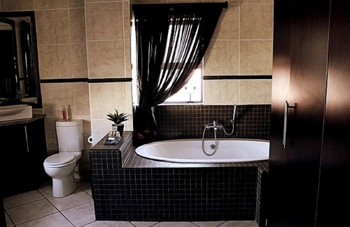 Silver Lakes Casa | Casa Flora Guesthouse