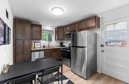 DeBaliviere Place Casa | Casa Forest Park. New. Within blocks of Forest Park, Wash U and Delmar Loop.