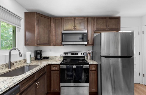 DeBaliviere Place Casa | Casa Forest Park. New. Within blocks of Forest Park, Wash U and Delmar Loop.