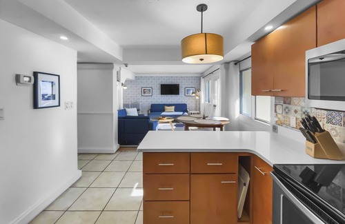 Sunnyside Condominio | Casa Francesca 2 Bedroom Condo by RedAwning