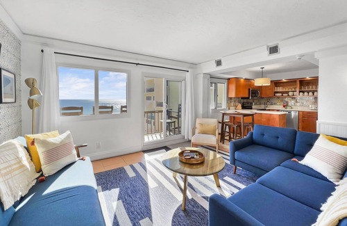 Sunnyside Condominio | Casa Francesca 2 Bedroom Condo by RedAwning