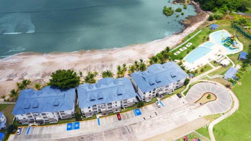 Tumba Vieja Casa | Casa frente a la playa con vista al mar