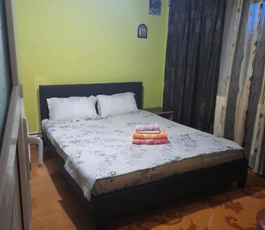 Douazeci si Trei August Casa | Casa G