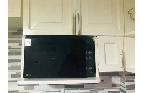 Coronel Gregorio Albarracín Lanchipa Casa | Casa Giurfa, con estacionamiento y parque privado