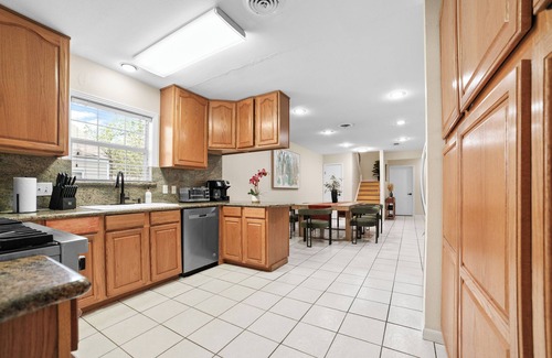 Hancock Casa | Casa Grande ATX · Central Austin · Spacious 5BR Retreat w/Hot Tub & Game Patio
