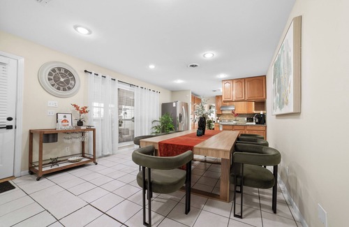 Hancock Casa | Casa Grande ATX · Central Austin · Spacious 5BR Retreat w/Hot Tub & Game Patio