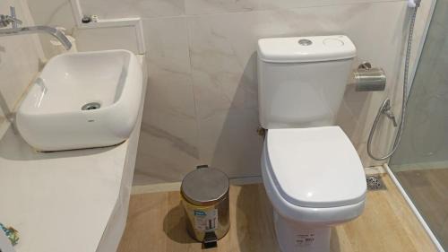 Fabricas Apartamento | Casa grande com 3 suítes, piscina e área gourmet com churrasqueira