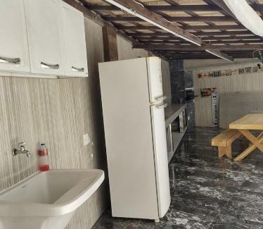 Fabricas Apartamento | Casa grande com 3 suítes, piscina e área gourmet com churrasqueira