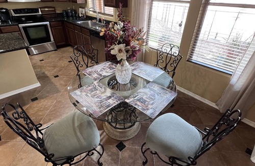 Casa Grande Casa | Casa Grande retreat 10 min from downtown, with a pool