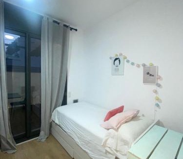 Montgat Apartamento | Casa grande y céntrica con piscina en zona peatonal