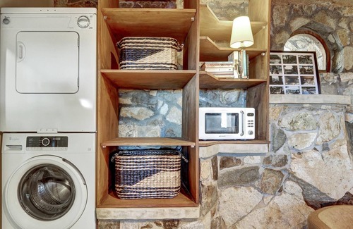 San Marcos Cabaña | Casa Grotto - 1 Bed Stone Cottage w/ Panoramic Ocean Views, Stone Shower, & Gym