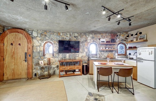 San Marcos Cabaña | Casa Grotto - 1 Bed Stone Cottage w/ Panoramic Ocean Views, Stone Shower, & Gym
