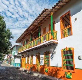 Quebrada Guadalejo Casa | Casa Guayaquil en el Parque Principal Cauca Viejo