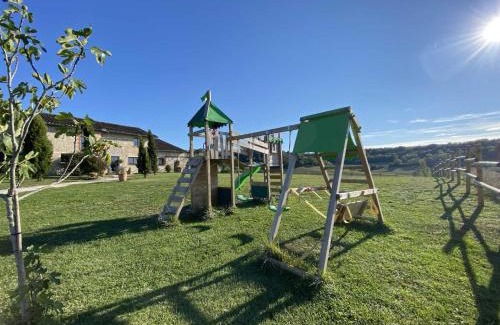 Castelnau-de-Montmiral Casa | Casa Guillarmou - Évasion Enchantée avec Piscine Chauffée, Spa & Clim - Vue Exceptionnelle