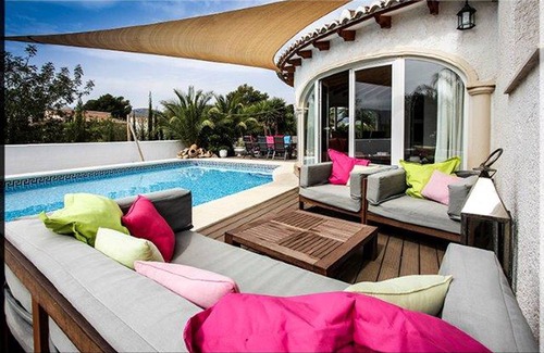 Jalón Villa | Casa Gusta, una hermosa villa con impresionante piscina y jardín de palmeras!