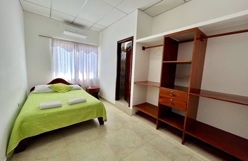 Puerto Villamil Casa | Casa Hospedaje Punta Arena
