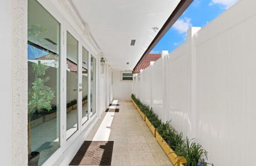 Ludlam Casa | Casa Ibiza - Pool Spa - BBQ - Great Price