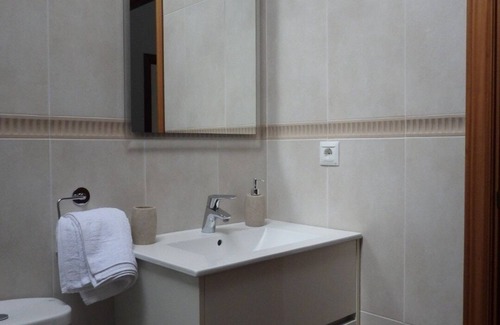 Hinojedo Chalet De Esquí | Casa Ideal Para Familias, a 5 Minutos de la Playa