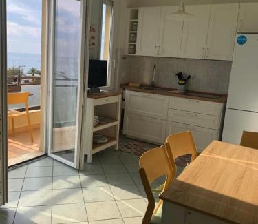 Borghetto Santo Spirito Apartamento | Casa Isa a 30 metri dalla spiaggia