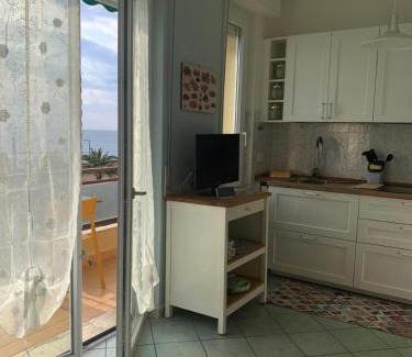 Borghetto Santo Spirito Apartamento | Casa Isa a 30 metri dalla spiaggia