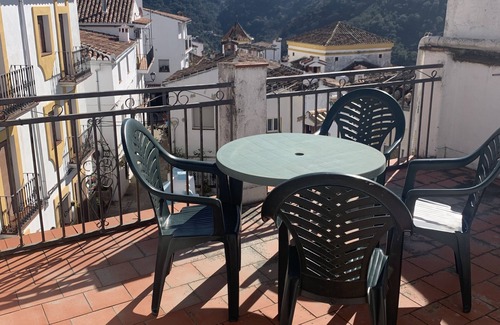 Jubrique Casa | Casa Isabel, naturaleza y descanso en la serranía..