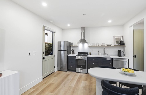 Laguna Apartamento | Casa Jardin Unit 4-Boutique Suite in Downtown Santa Barbara