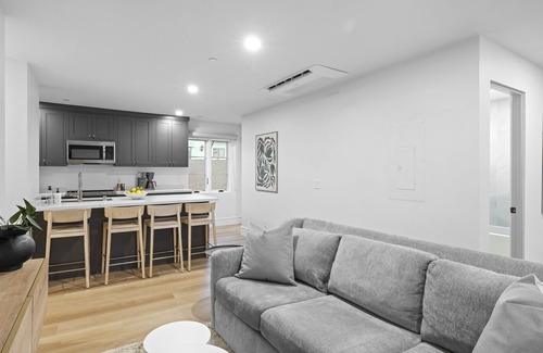 Laguna Apartamento | Casa Jardin Unit 13-Boutique Suite in Downtown Santa Barbara
