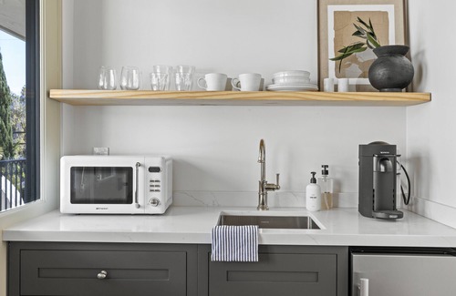 Laguna Apartamento | Casa Jardin Unit 12-Boutique Suite in Downtown Santa Barbara