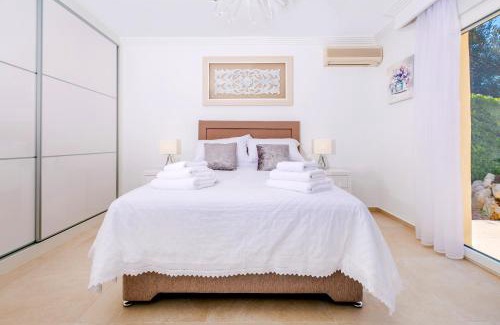 Javea Casa | Casa Juana is a modern, luxury, exclusive, 6 bedroom villa.