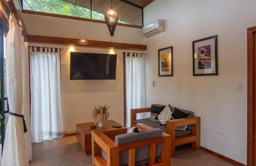 Cahuita Casa | Casa Kanani AC & Garden 10 Min Walk to Playa Negra