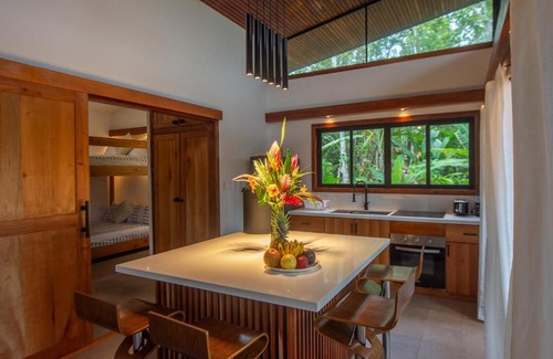 Cahuita Casa | Casa Kanani AC & Garden 10 Min Walk to Playa Negra