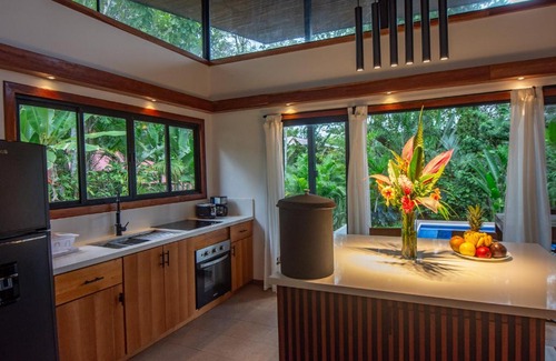 Cahuita Casa | Casa Kanani AC & Garden 10 Min Walk to Playa Negra