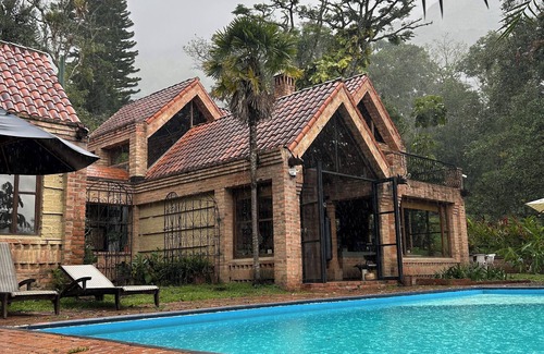 Pacho Villa | Casa Kolibri: Espectacular villa en un lago privado