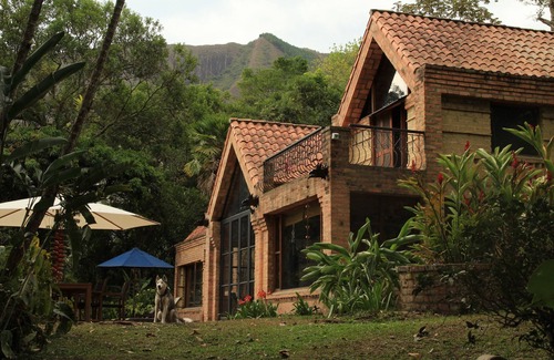 Pacho Villa | Casa Kolibri: Espectacular villa en un lago privado