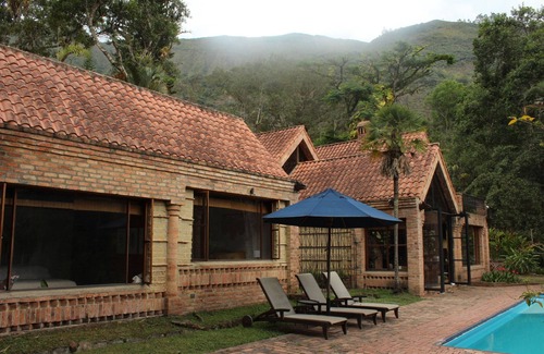 Pacho Villa | Casa Kolibri: Espectacular villa en un lago privado